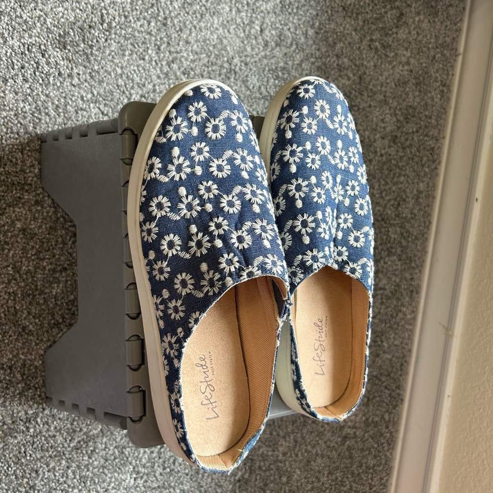 Women’s size 9 Mules